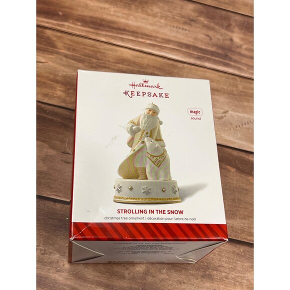2014 HALLMARK KEEPSAKE ORNAMENT QG01216 STROLLING IN THE SNOW SINGING - Picture 1 of 10